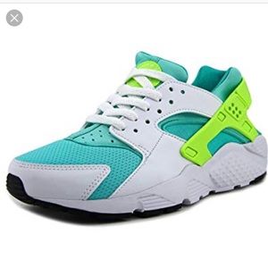 Gently used Nike huarache shoes, inside is clean.